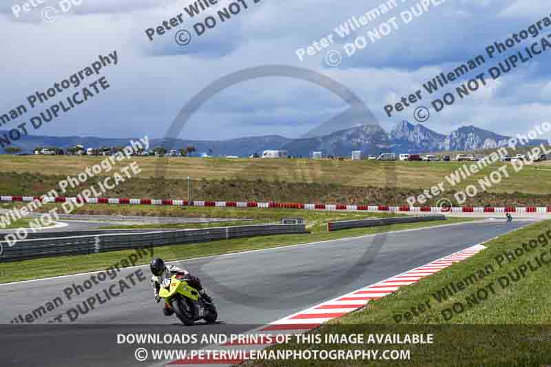 cadwell no limits trackday;cadwell park;cadwell park photographs;cadwell trackday photographs;enduro digital images;event digital images;eventdigitalimages;navarra;no limits trackdays;peter wileman photography;racing digital images;trackday digital images;trackday photos